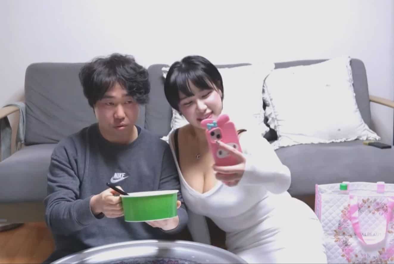 【短剧】韩国短剧《特殊外卖服务》韩国美女特殊外卖服务，这脑洞是真大【1.3G】